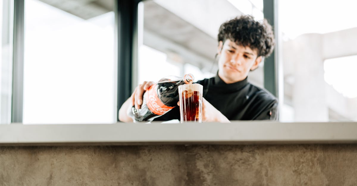 découvrez tout ce qu'il faut savoir sur le godemichet en verre : avantages, conseils d'utilisation, sécurité et entretien pour une expérience intime élégante et sécurisée.