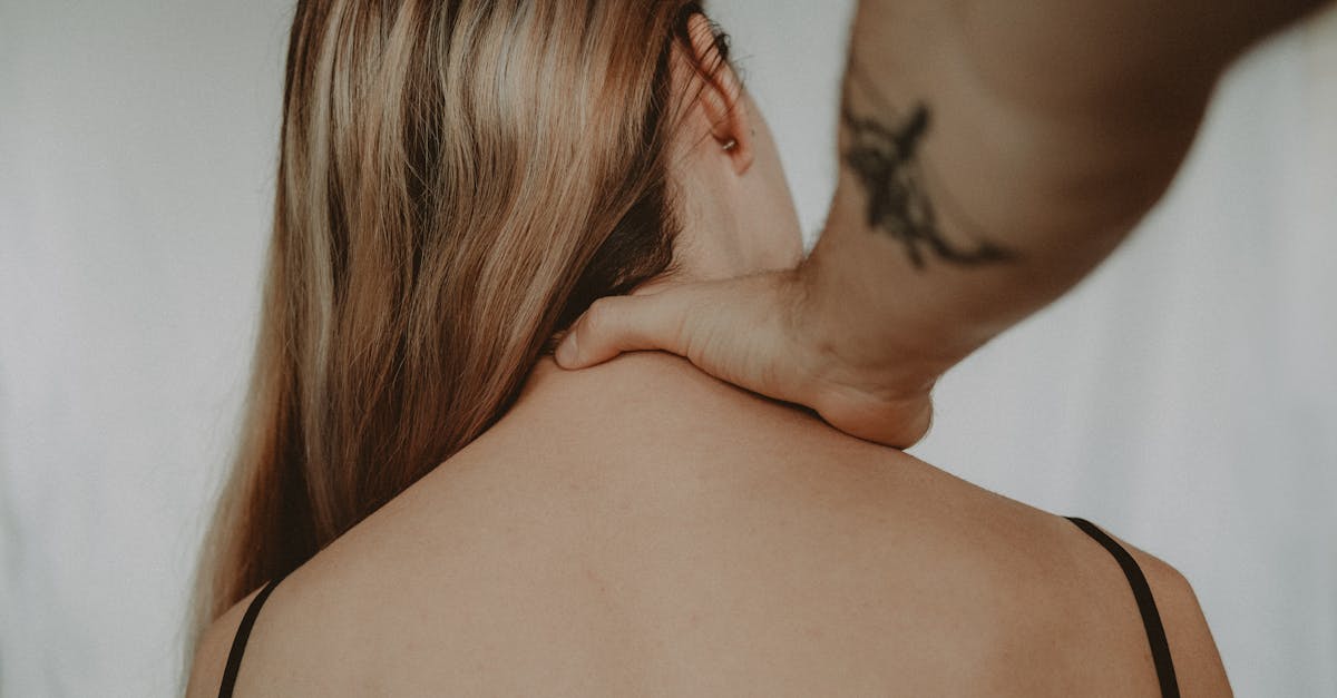 découvrez nos huiles de massage intime pour des moments de détente et de sensualité. formulées avec des ingrédients naturels, elles nourrissent la peau et éveillent les sens pour une expérience unique en couple.